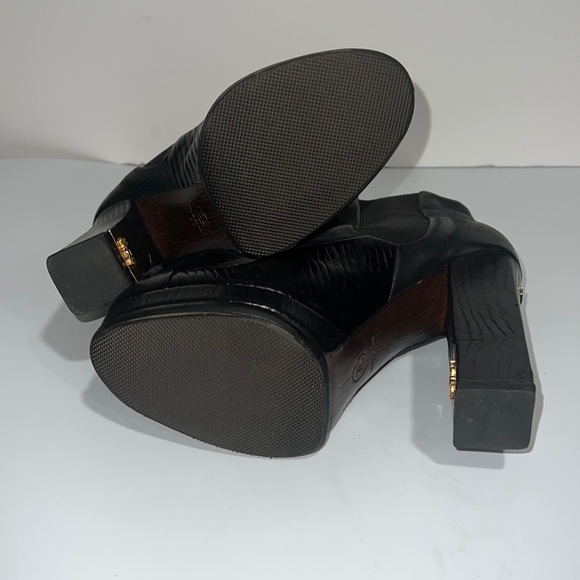 CHANEL black leather & suede platform boots w/capped toe, block heel & CC logo - Picture 9 of 10